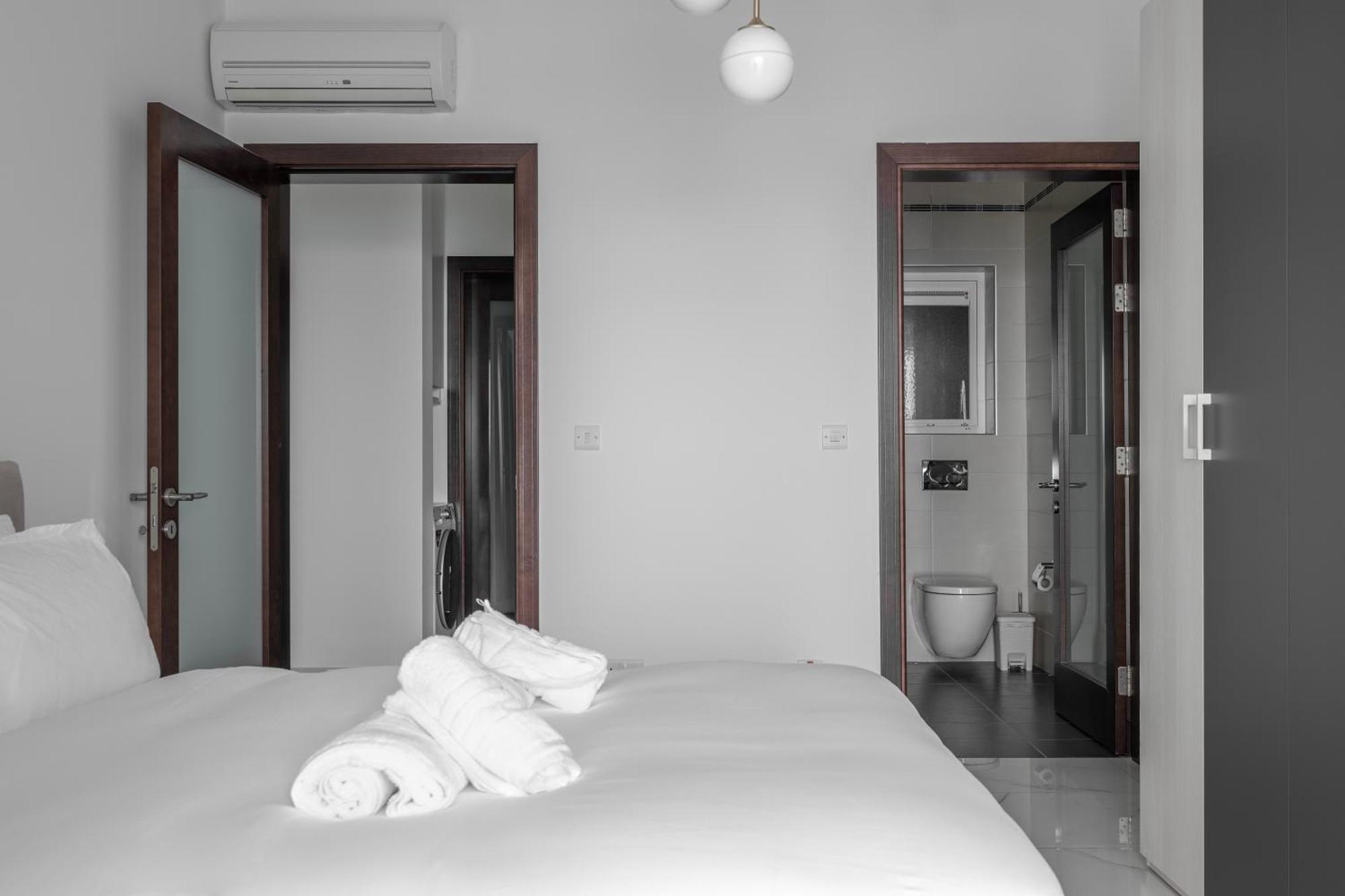 Appartamento Seafront Elegance With Pool